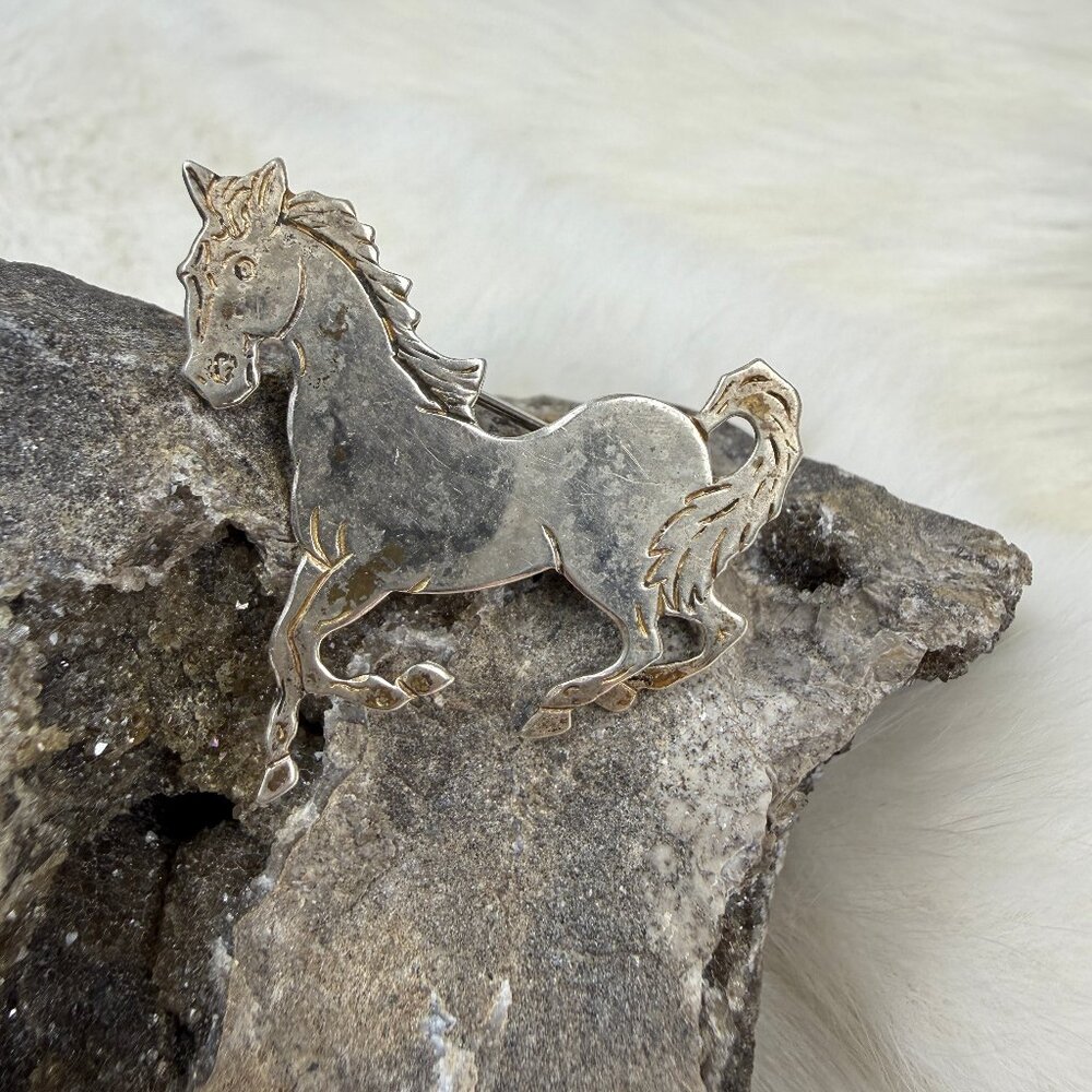 Vintage Sterling Silver Trotting Horse Brooch PL 1.5" X 1.5" - Picture 1 of 7